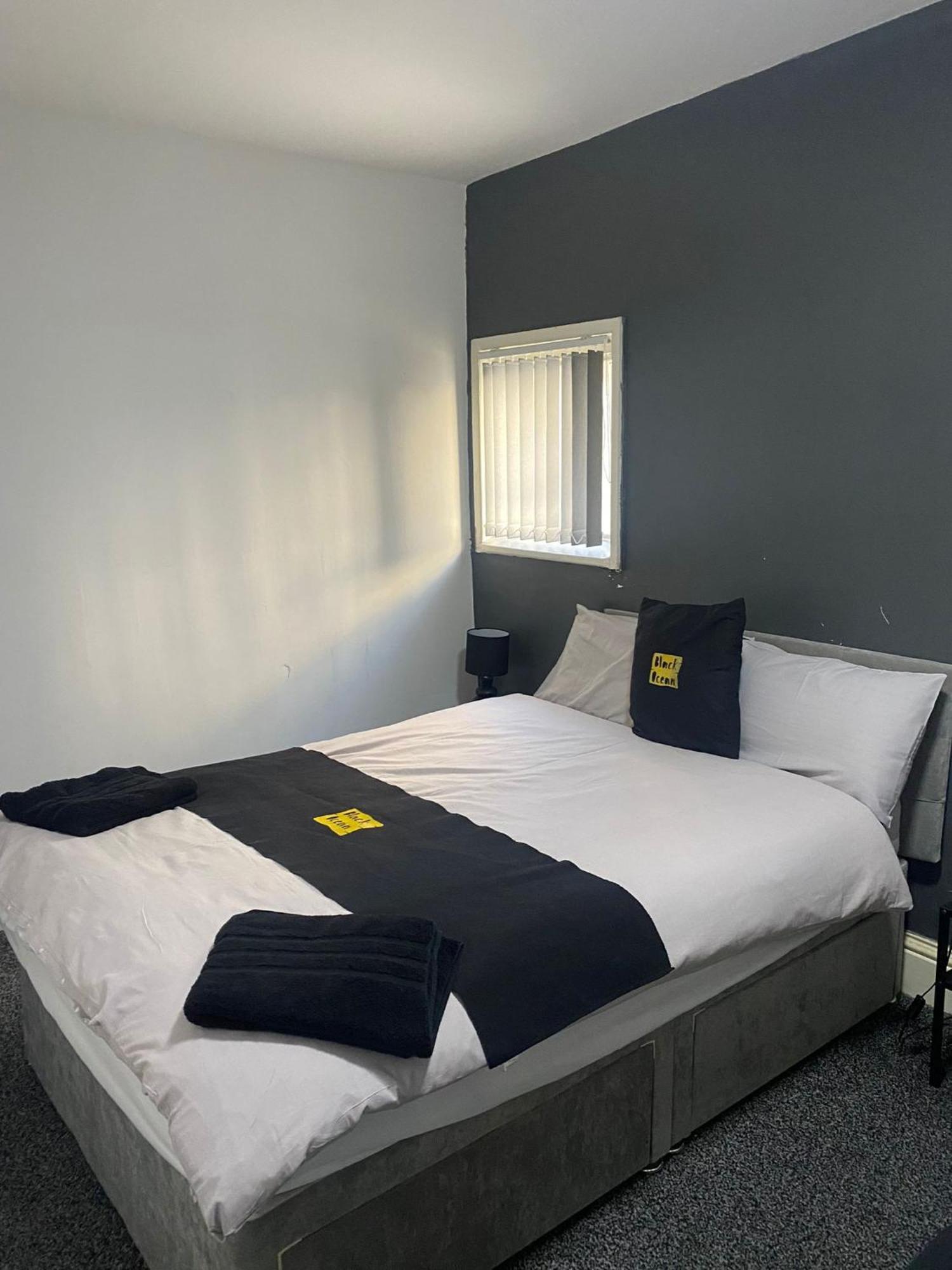 Black Ocean Holiday Apartments 블랙풀 외부 사진